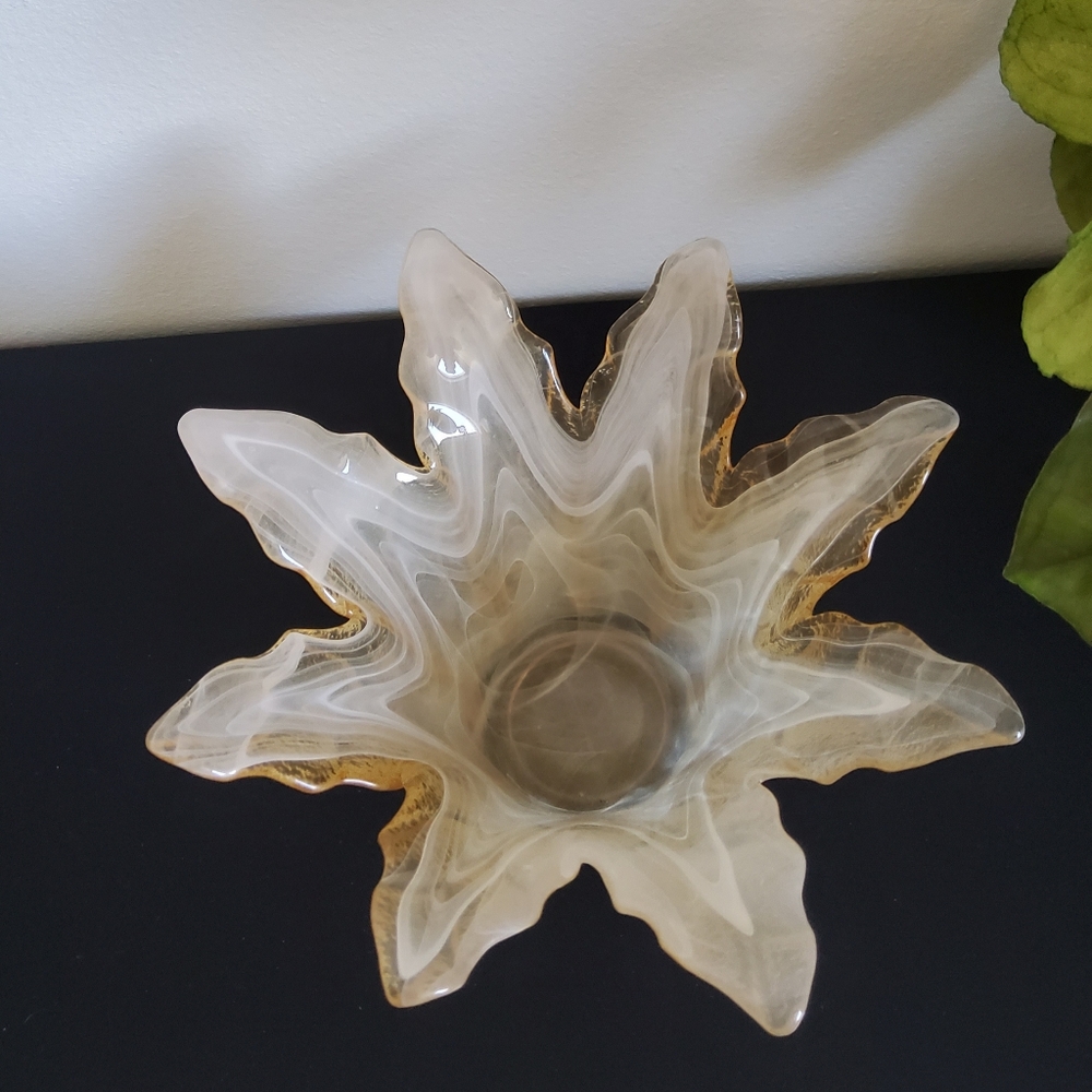 Vintage Lavorazione Arte Italy Murano Flower Petal Vase